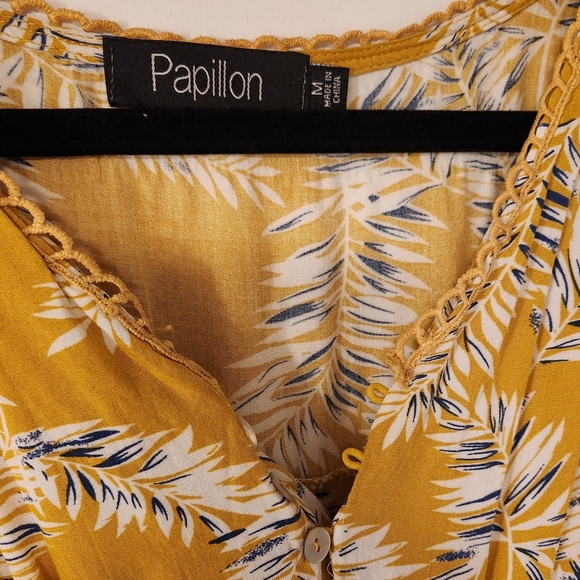 Papillon Short Sleeve Dress With Elastic Waist - White Feather Pattern on Yellow - Picture 5 of 5